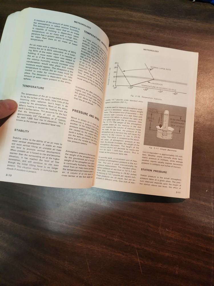 VINTAGE 1979 PIPER PILOT MANUAL. EXCELLENT