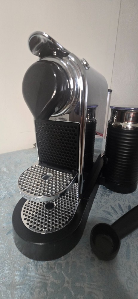 Nespresso Citiz & Milk My Machine Type 122