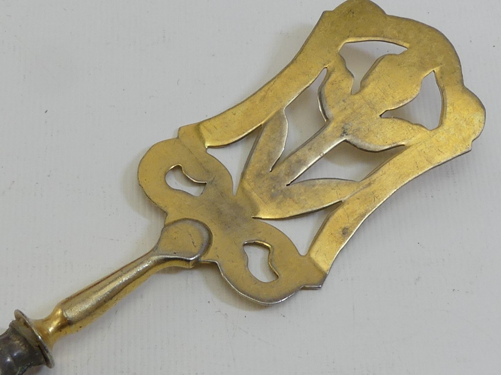 (RefJOH16) Antique silver plated small server fish slice, kitchenalia