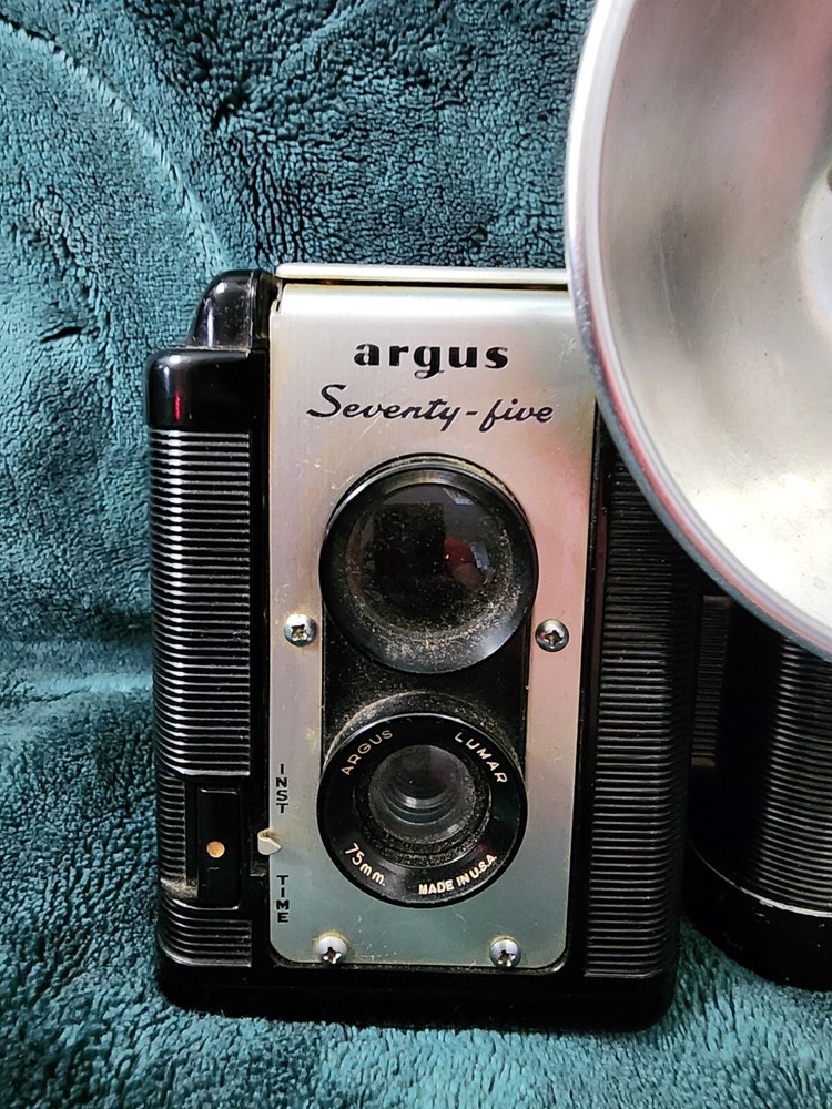 Vintage Argus 75 Seventy Five 620 Camera with Flash