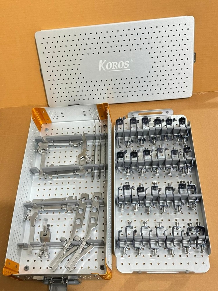 Koros Black Belt Cervical Retractor Set