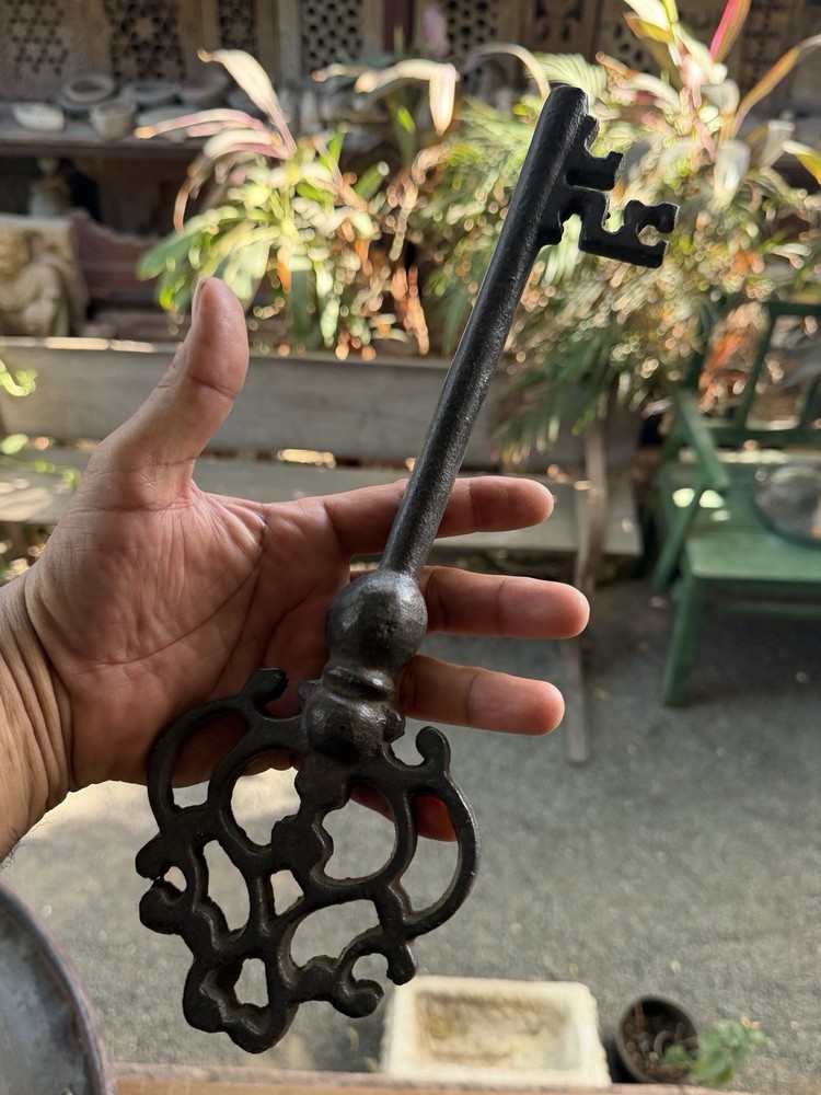 Antique Old Cast Iron Big Victorian Key