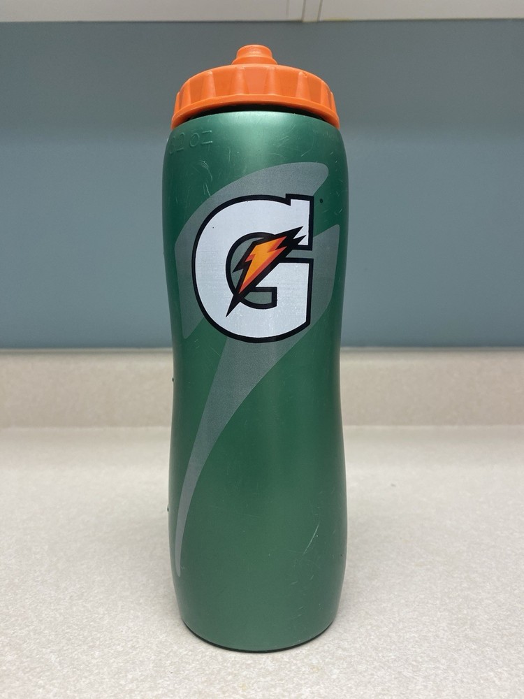 Gatorade 32 Oz Squeeze Sport Water Bottle