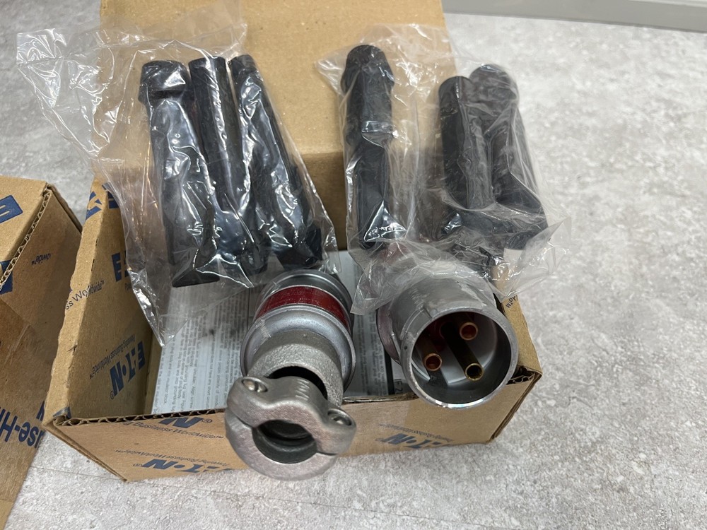 4x Crouse Hinds CPP516 Arktite Delayed Acton Circuit Breaking Plug 20A 120/240Vq