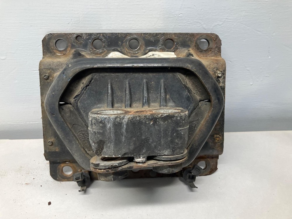 Cummins ISX Right/Passenger Engine Mount - Used | P/N Y6005371