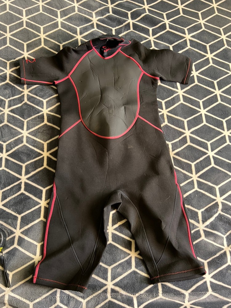 Kids Wet Suit DBX Large Black Red