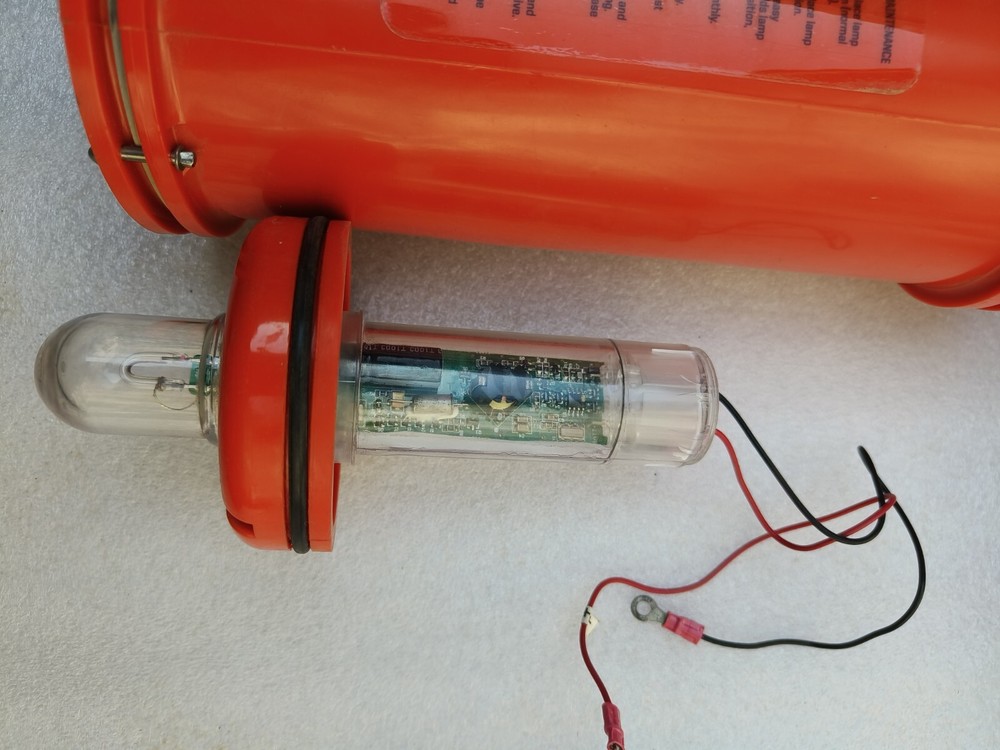 ACR ELECTORONICS SM-2 BUOY LIGHT STROBING CREW OVERBOARD MARLER LIGHT