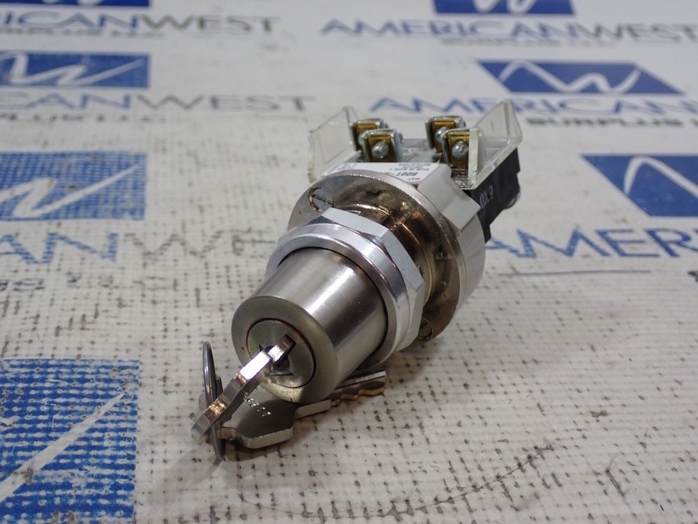 Allen Bradley 800T-H4804A 2 Postion Rt Spring Return Selector Switch