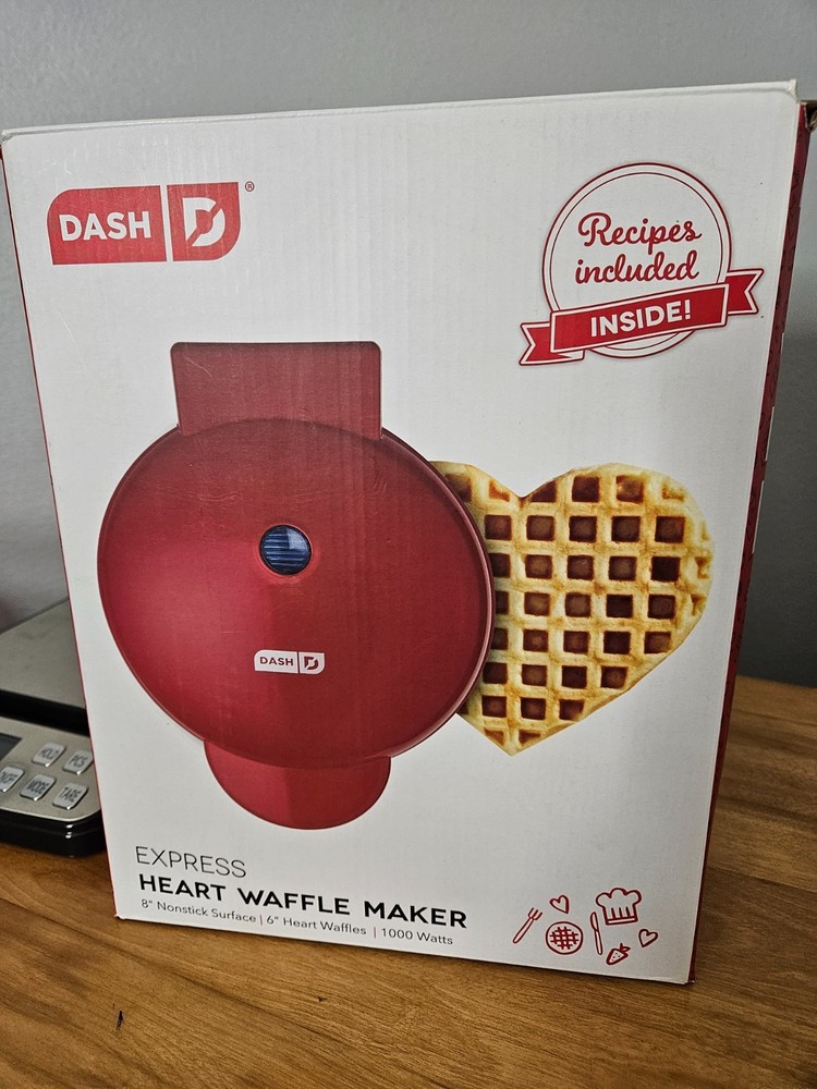 Dash Express Heart ShapeWaffle Maker New / Box 8 " Nonstick Surface 1000 Watts