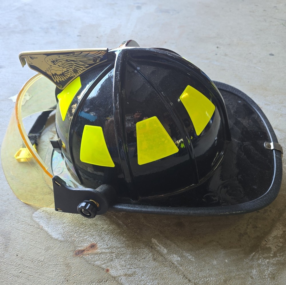 2005 Cairns & Brother Std 1010 Black Firefighter Helmet & Shield, Eagle & Strap