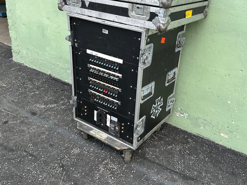 QUANTUM 250A SOCAPEX POWER DISTRO #4085 (One)THS