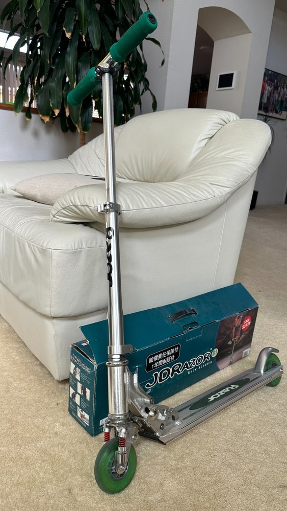 JDRazor Kick Scooter Silver Original Box
