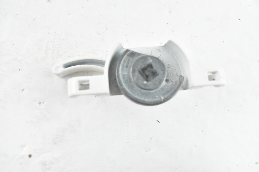 Left And Right Wing Vinyl Window Latch Set White