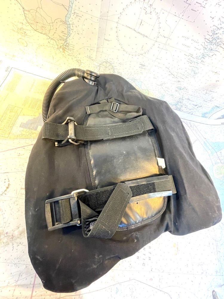 Cressi-Sub "BCD" Buoyancy Compensator Size: "Medium"