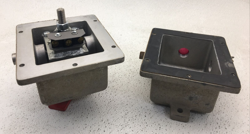 RS-1 CONVEYOR COMPONENTS RAINTIGHT ENCLOSURE WITH SAFETY STOP SWITCH