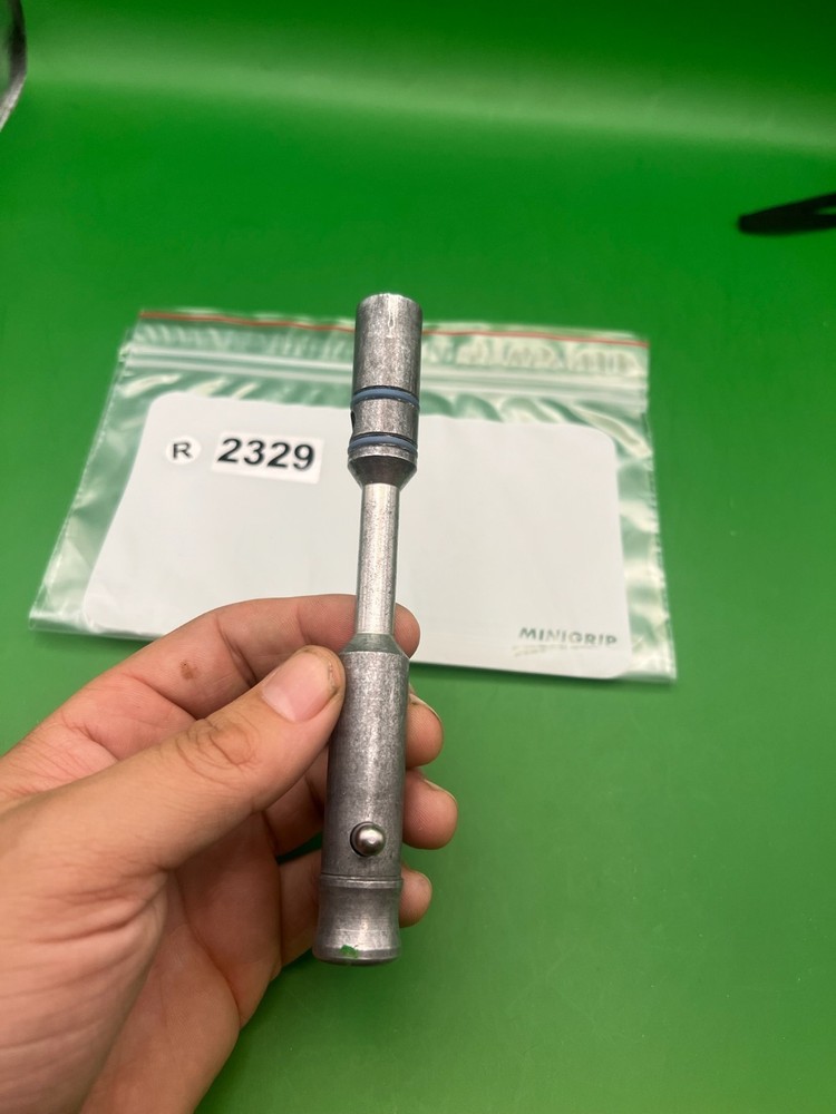 Autococker Bolt