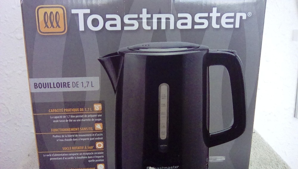 Toastmaster Electric Kettle 1.7 Liters Black auto off cordless NIB