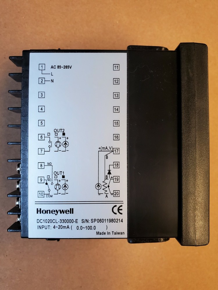 Honeywell Digital Controller DC1020CL-330000-E