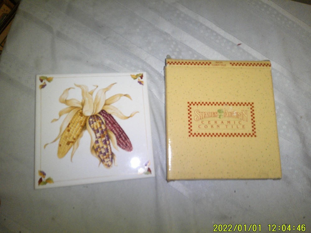NEVER USED VINTAGE CERAMIC COLORED CORN TRIVET NEVER USED