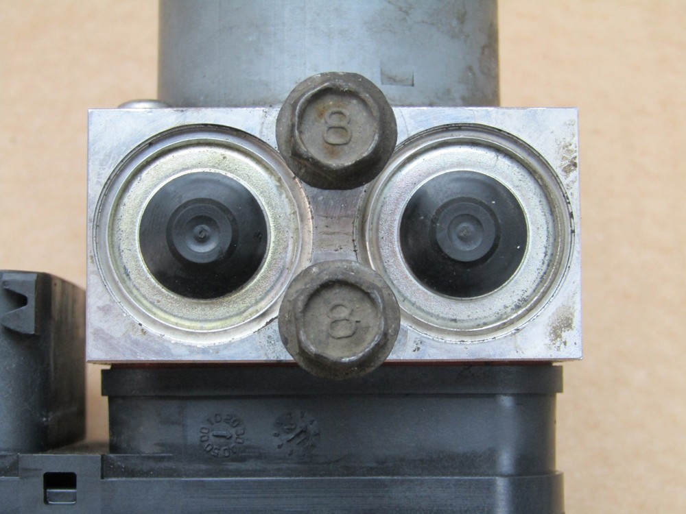 Yamaha YZF R7 2022 ABS pump (15001)