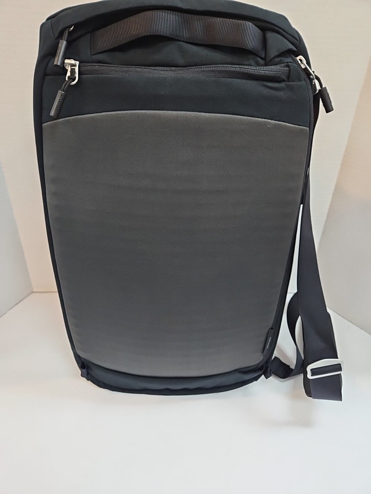 Osprey Arcane Duffel Bag/Backpack 30L. Black.