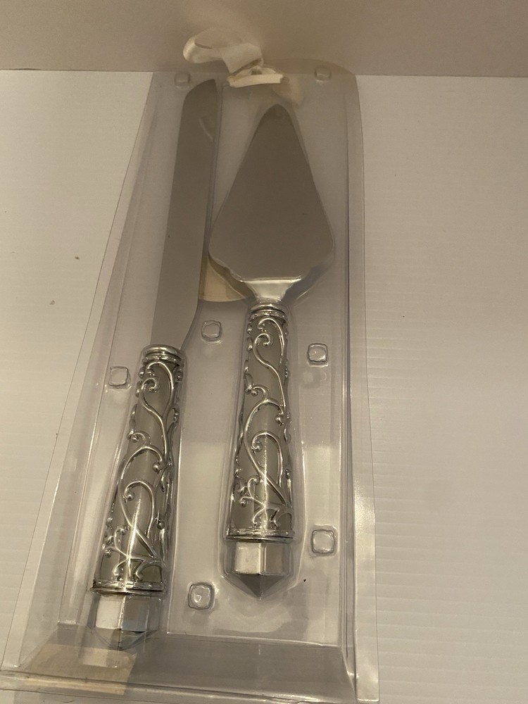 New David’s Bridal Wedding/Anniversary Cake Serving Set