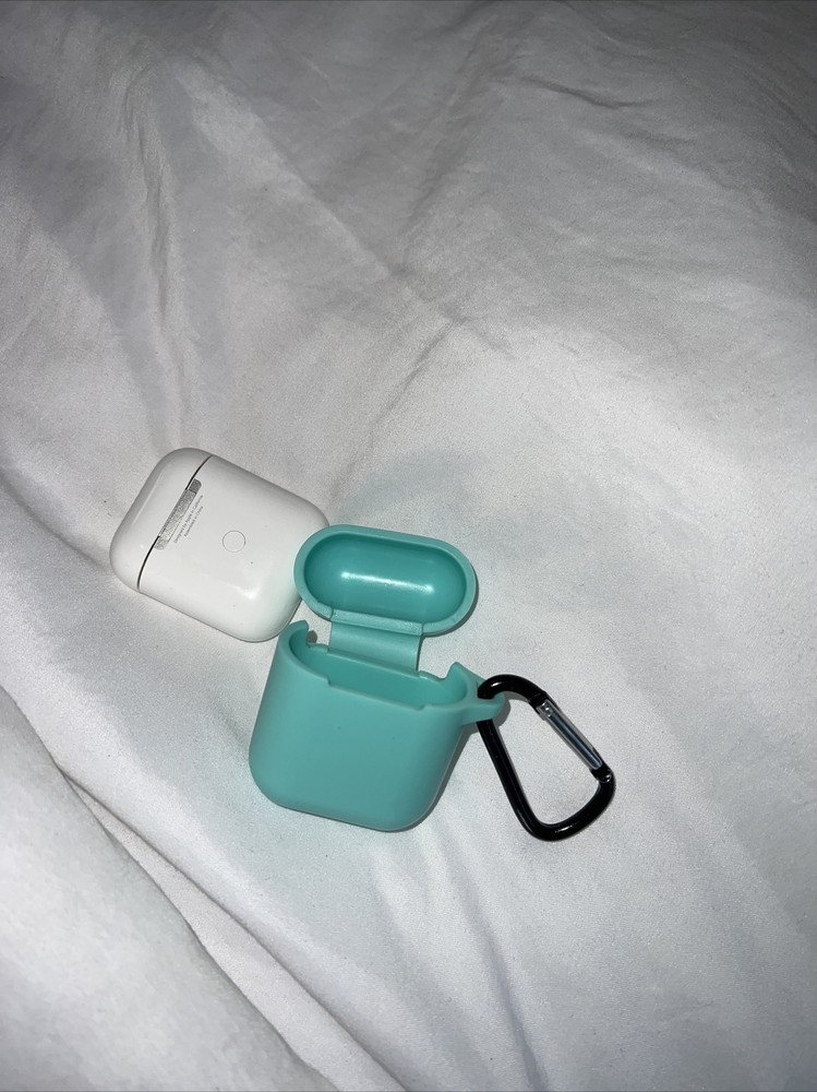 Apple airpod First Generation charging case only