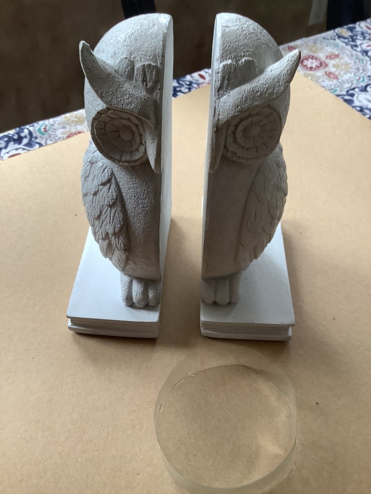 White Resin Owl Book End Or Ends. APPEALING