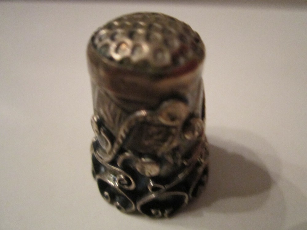 VINTAGE STERLING SILVER THIMBLE - INTRICATE DESIGN - OFC-7