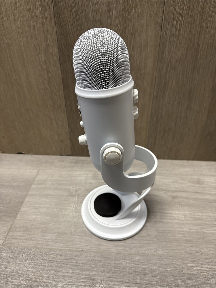 Logitech for Creators Blue Yeti USB Microphone for PC, Podcast, Gaming