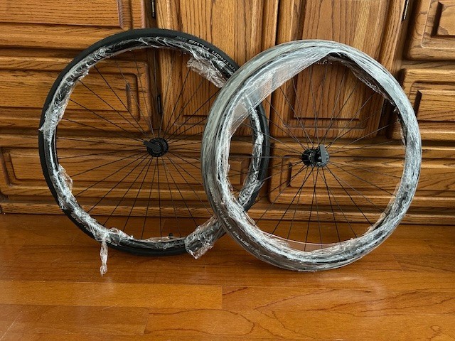 Shadow wheels 25-559, Q grips, Marathons