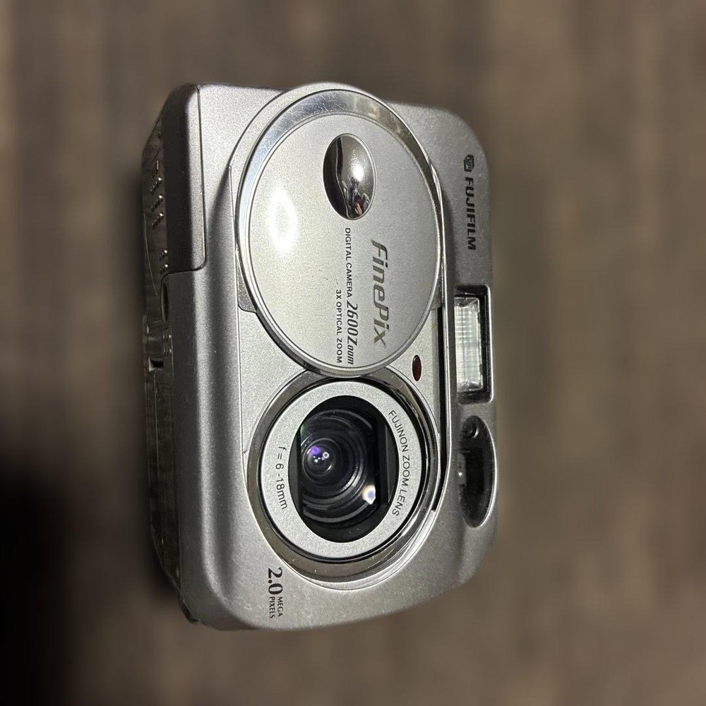 Fujifilm FinePix 2600Z Digital Camera