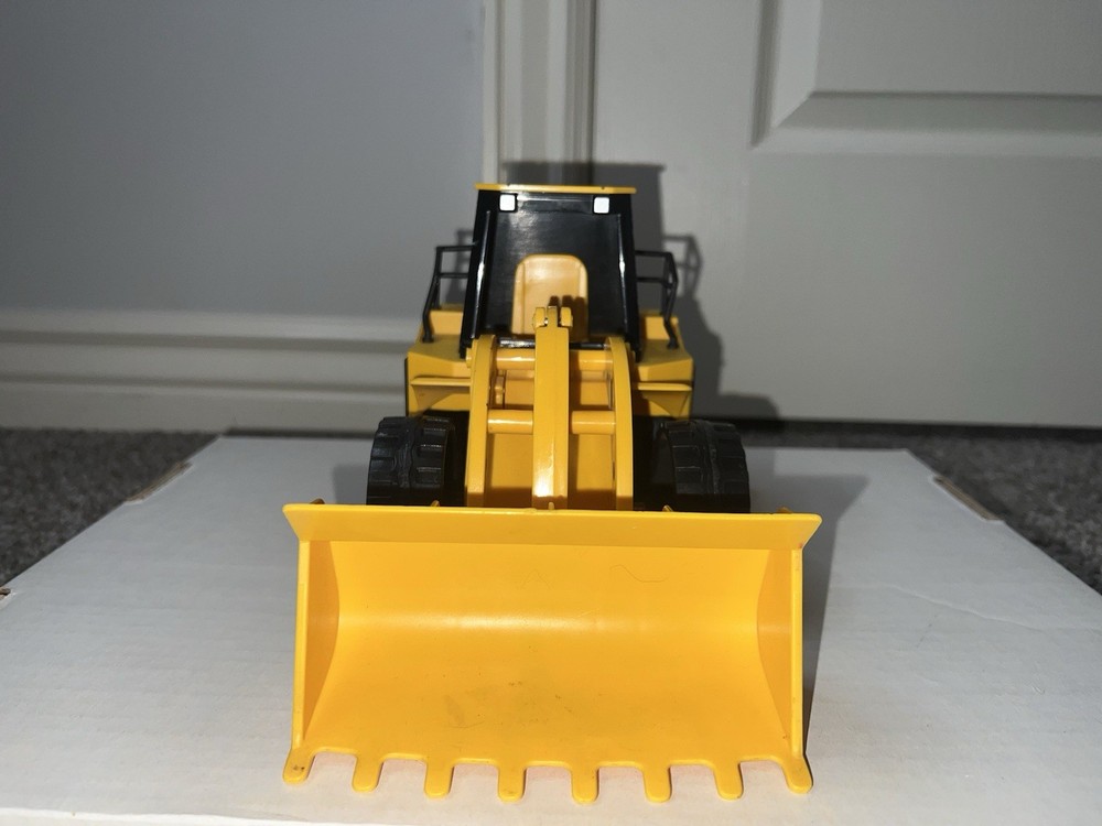 Toy State Industrial CAT Caterpillar Construction Front Loader Toy