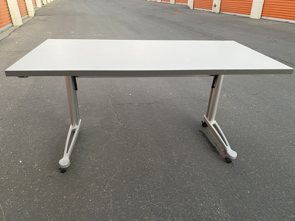 Vintage Knolll Flip Top Executive Desk Computer Training Table