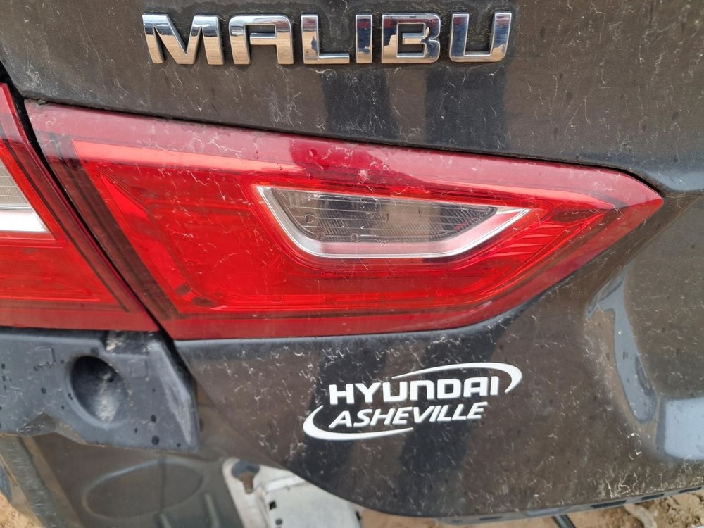 MALIBU 2017 Glove Box 4918282