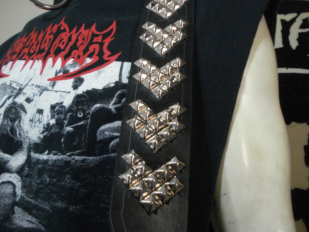 LEATHER STRAP PYRAMID STUDS BUCKLE UP .(MDLS0196)..... DISBELIEF