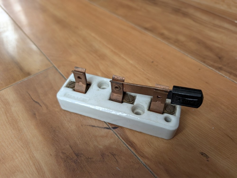 Vintage Leviton Ceramic Knife Switch Single Pole Single Throw