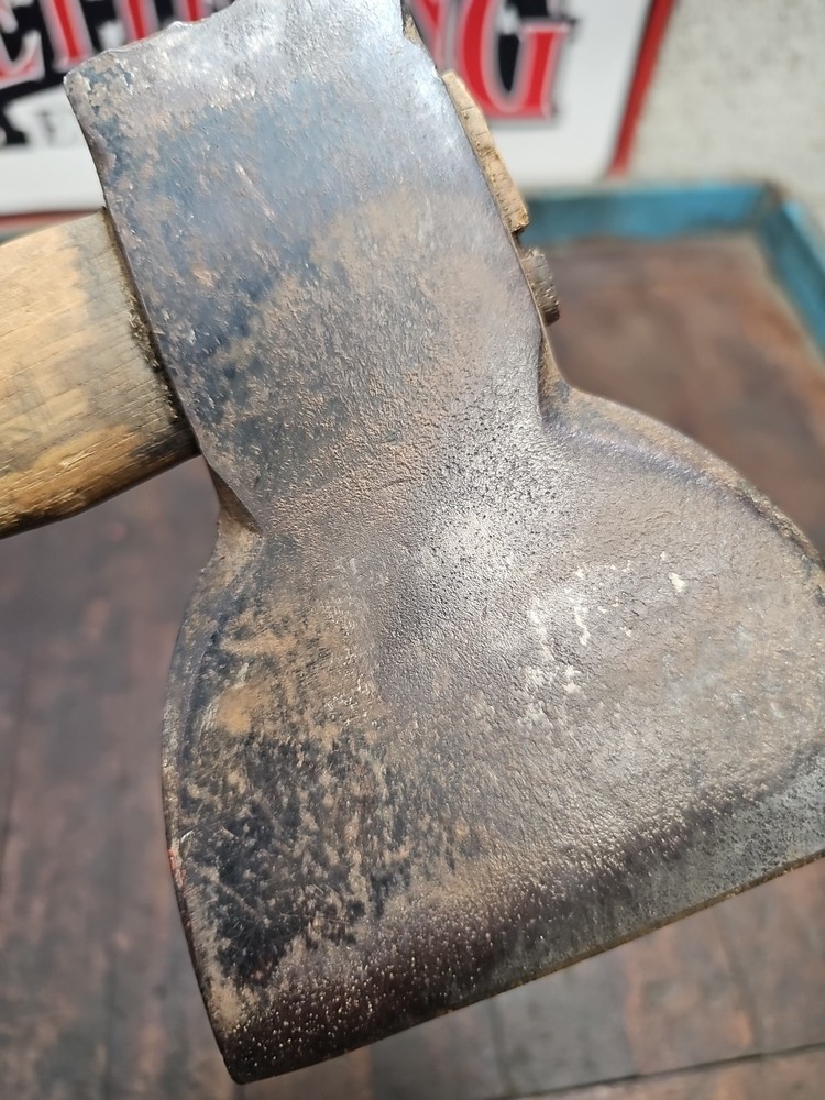 E31- Interesting form antique broad hatchet - Cedar Pattern? Half Sleeper? 2lb7o