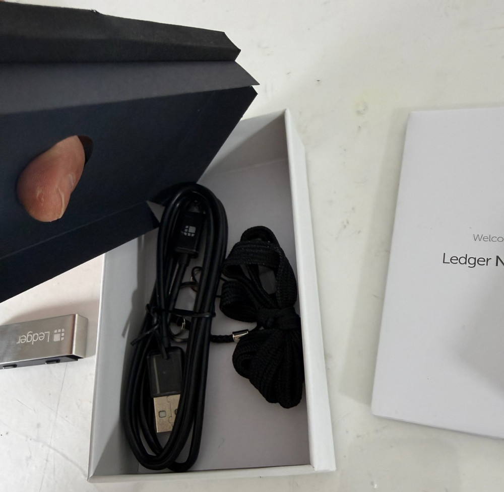 Ledger Nano S USB Hardware Wallet, Bitcoin Ethereum