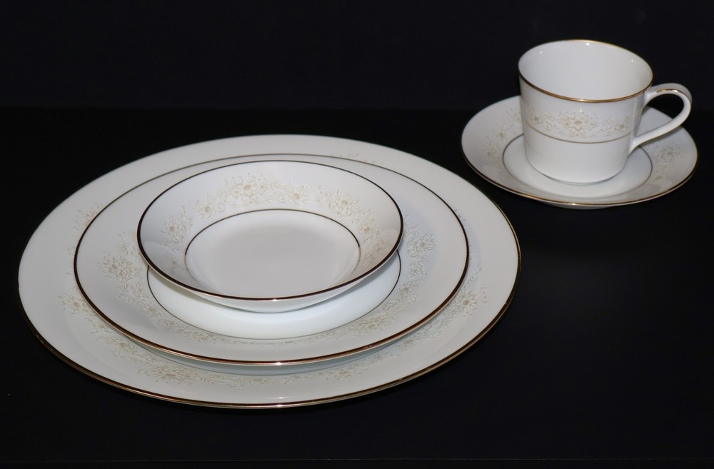 Noritake Dearest 5-Piece Place Setting with Fruit Bowl | Multiple Sets Available