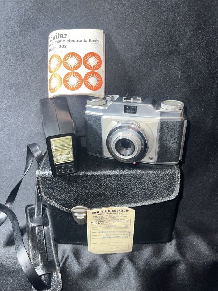 Vintage Vivitar Automatic Electronic Flash Camera Model 202