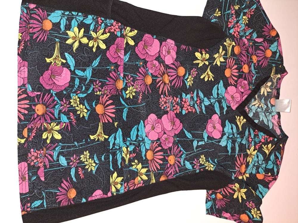 Cherokee scrub tops x 5 size small