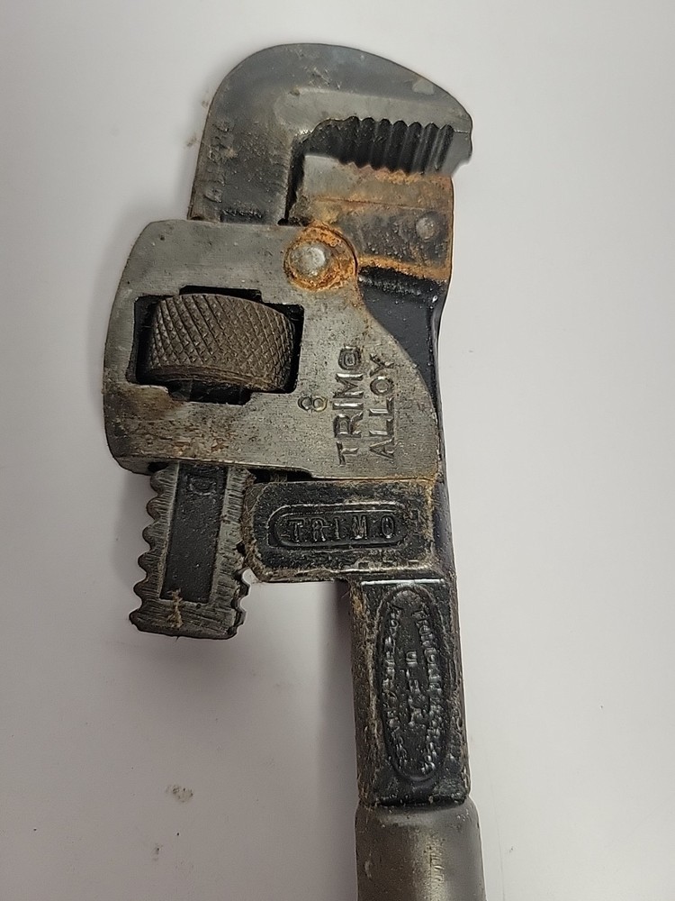 VINTAGE TRIMO MFG #8 WOOD HANDLED ADJUSTABLE PIPE WRENCH MONKEY