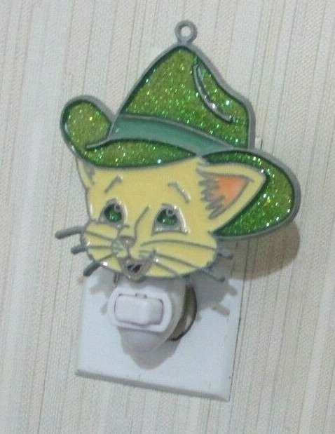 CAT WITH BLUE HAT NIGHTLIGHT (SUNCATCHER LIGHT)