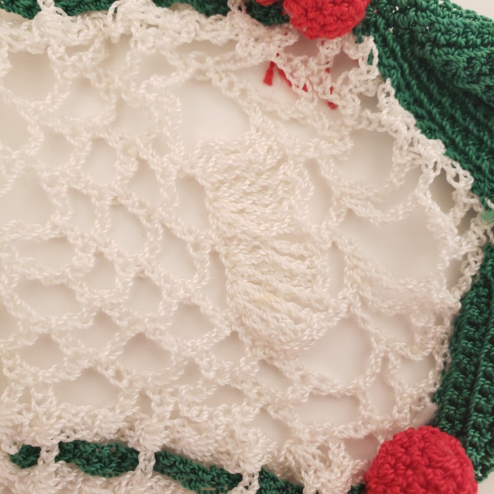 Cute Small Mistletoe Christmas Knitted Table Centerpiece