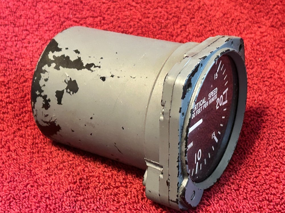 UNITED INSTRUMENTS VERTICAL SPEED INDICATOR P/N 7000