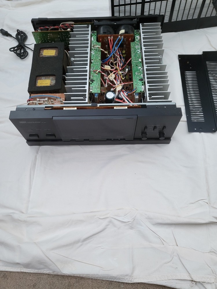 Yamaha M80 power amp
