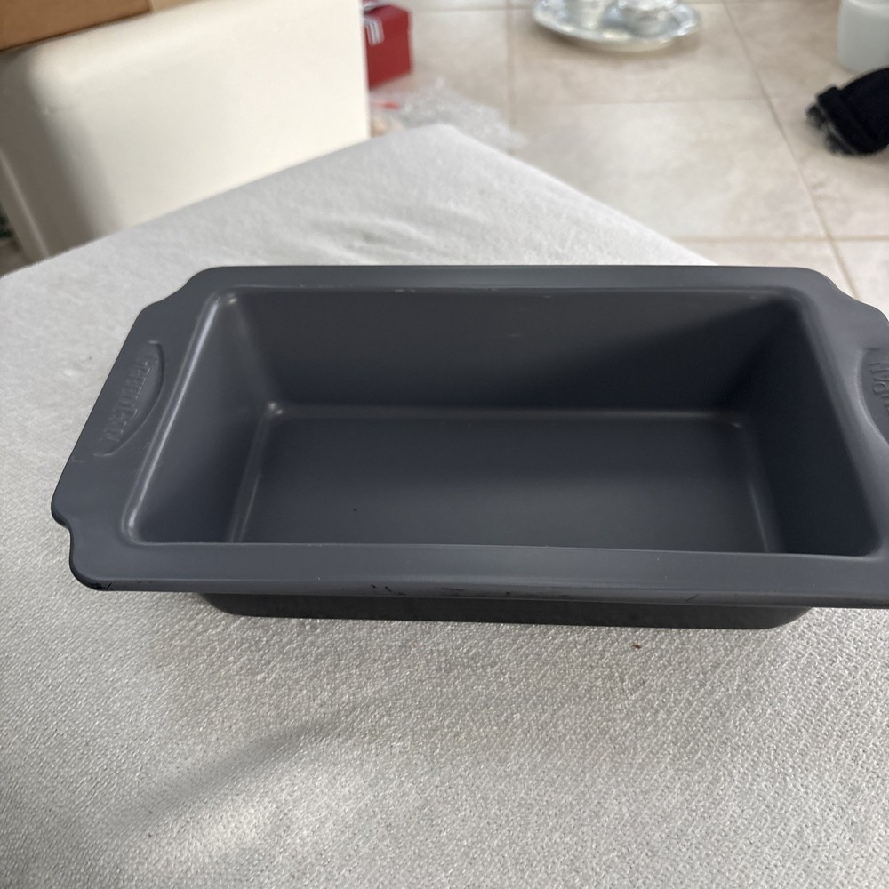 green pan Bread Or Meatloaf Pan