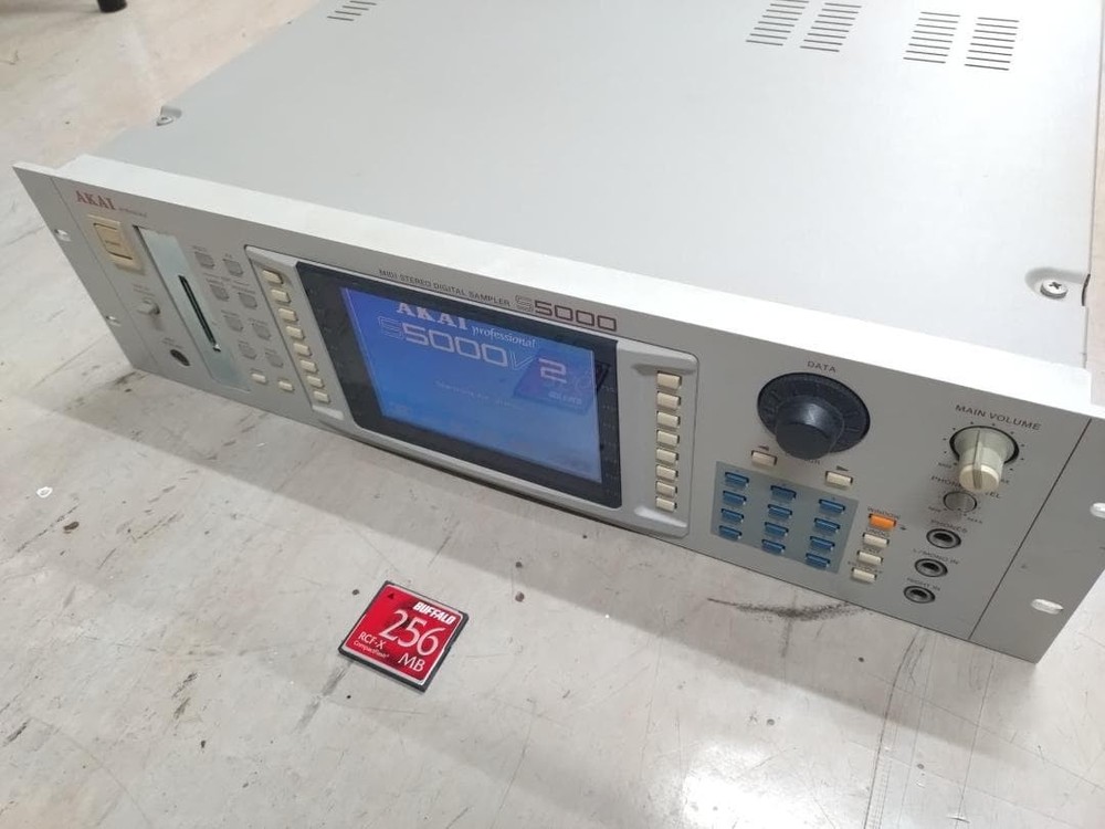 AKAI S5000 MIDI Stereo Digital Sampler
