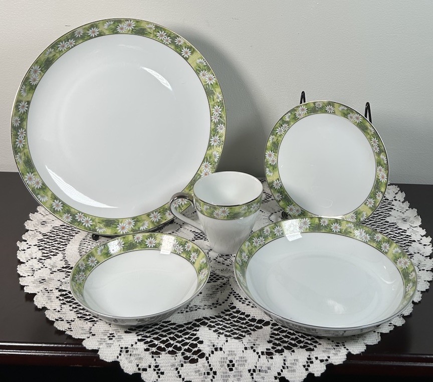 5 Pc Setting Mikasa Marianne Dinnerware Floral Daisy Green White Silver Trim #3